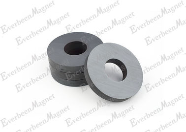 Chiny Pierścień anizotropowy Małe magnesy ferrytowe OD 100 mm magnesy do trzymania lub podnoszenia dystrybutor